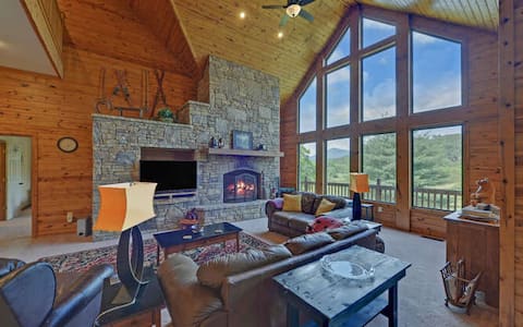 Mountain Lodge on 5 acres along Hiawassee River