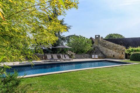 Authentic and luxurious Périgord house