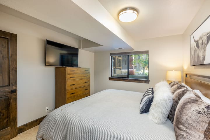 3e kingsize slaapkamer met gloednieuw meubilair en topdekmatras!