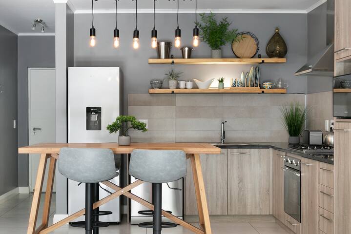 Century City Luxury Two Bedroom Apartment gallery image 4