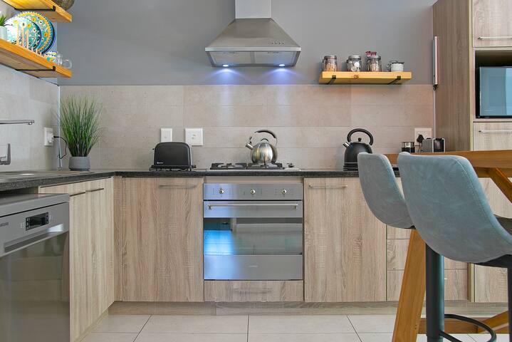 Century City Luxury Two Bedroom Apartment gallery image 5