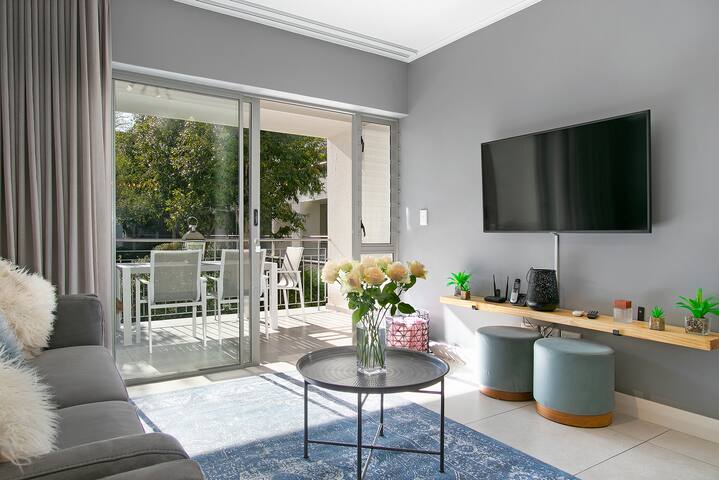 Century City Luxury Two Bedroom Apartment gallery image 2