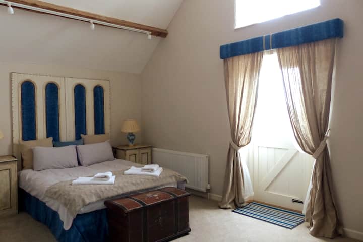 Dutch Barn View bedroom