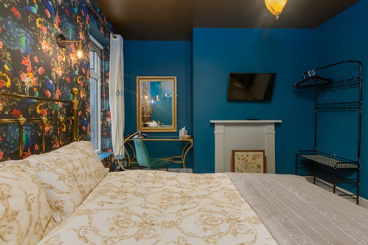 Relaxing bedroom with king size bed and high quality mattress