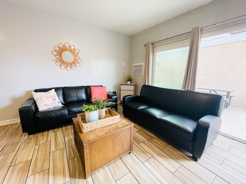 Down-to-earth Hideaway With lots of Amenities