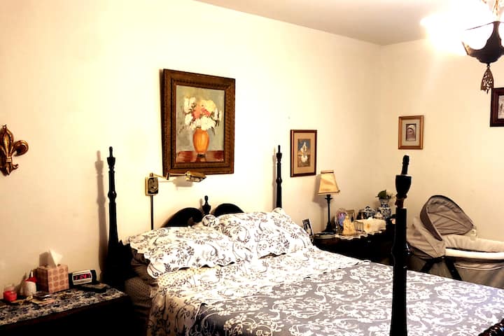 Hoofdslaapkamer met aangrenzend bad