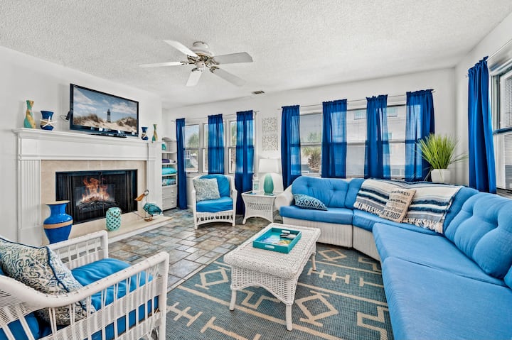 WatersWave- Beachfront Home, Private Swimming Pool - Houses for Rent in