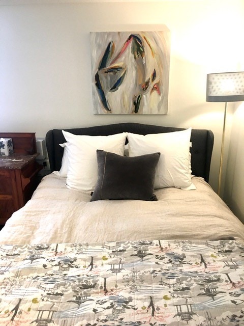 Убежище в мазето. Оригинална картина на Динуша Джоузеф