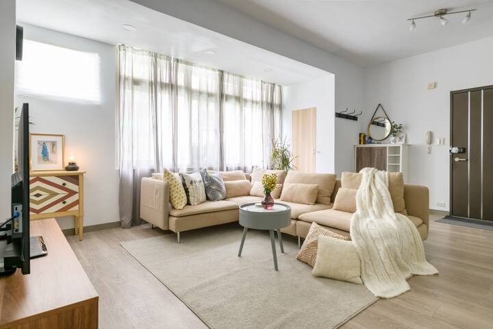 3BRM/2Baths/5 min to MRT/shopping Street/downtown gallery image 4