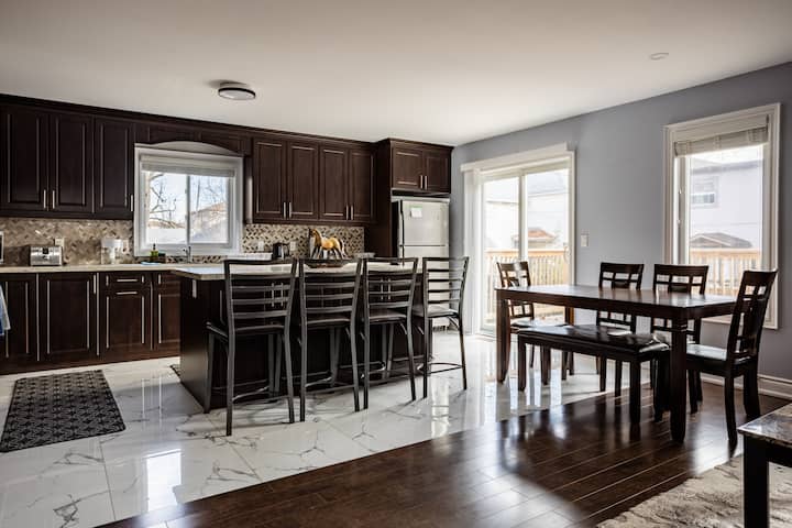 5 bedrooms 5 beds 4 full baths Tesla charger plug