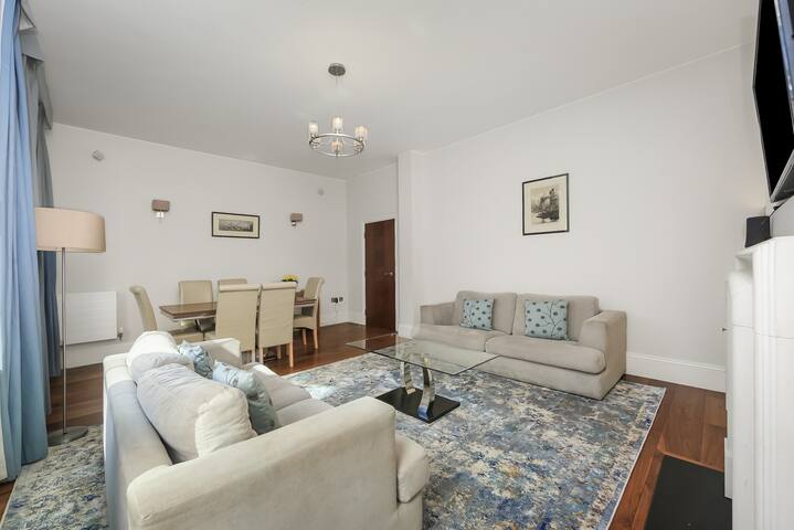 Large family apartment with terrace gallery image 2