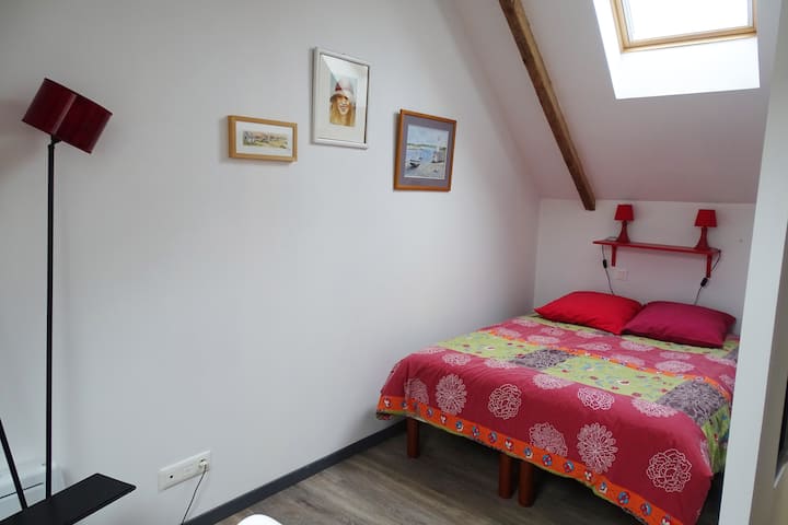 ห้องนอน 1 บนชั้นลอยเตียง 140 x 190