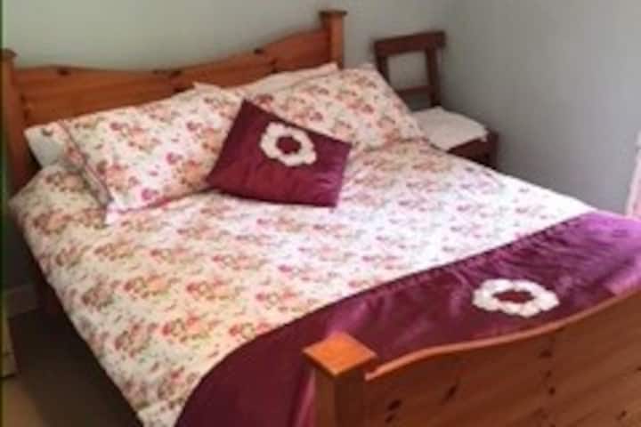 Krevat dopio në dhomën e gjumit 2