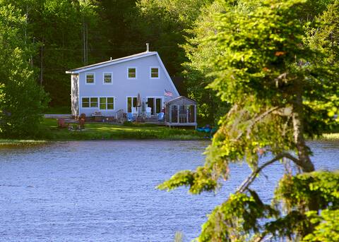 Memes High Mountain Lake House