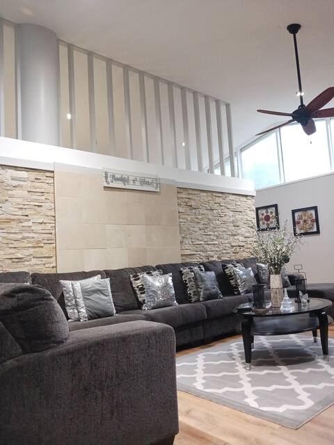 Spacious home 28 miles from Downtown Chicago