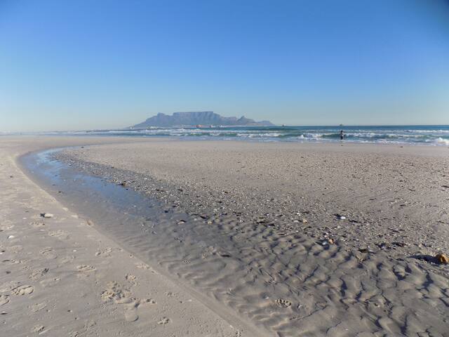 Big Bay Beach Home gallery image 2