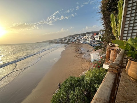 Beach house-
6 people – 3 bedrooms