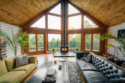Modern & Chic Log Home-Spectacular Mountain Views!