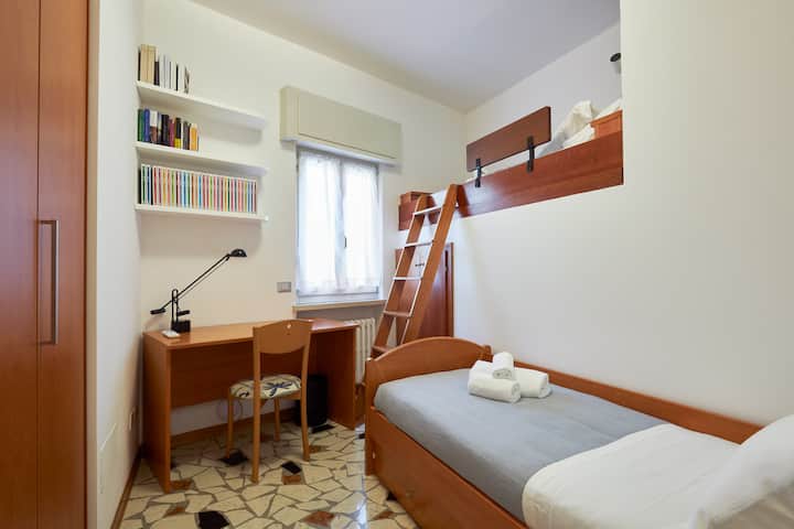 Spálňa  a poschodové postele, ideálne pre mladšie generácie.