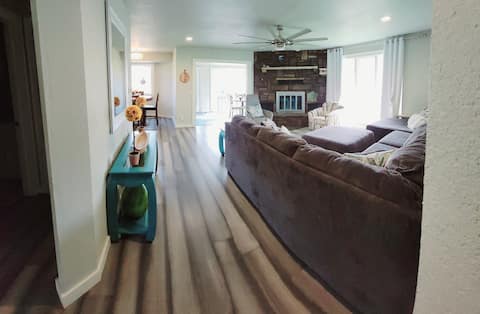 Successful Airbnb property: Base Camp to the Ozarks in Holiday Island