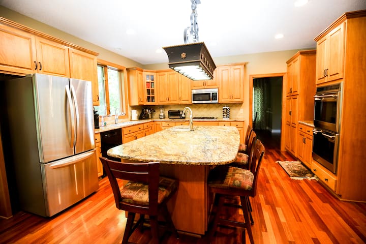 The Big Brick Mansion By Lux Life gallery image 5