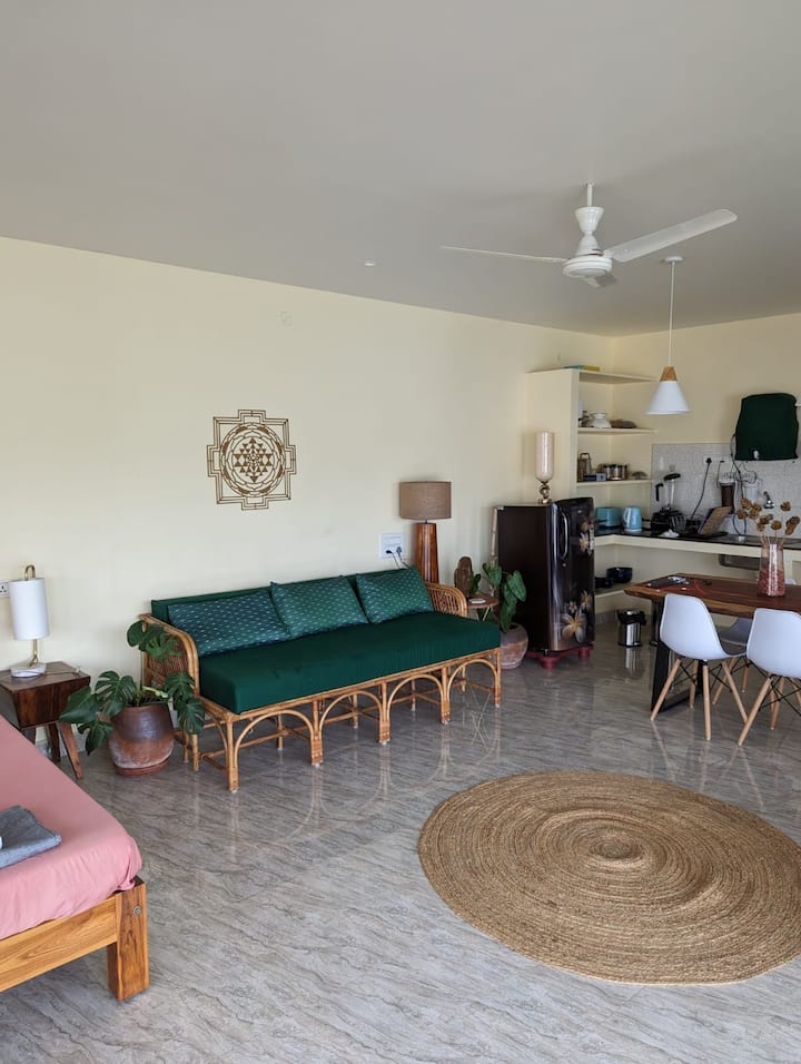 Spiritual penthouse suite close to Ramana ashram