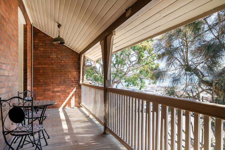 Stunning Harbourside Apartment & Outdoor terrace gallery image 4