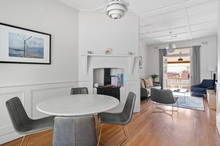 Stunning Harbourside Apartment & Outdoor terrace gallery image 2