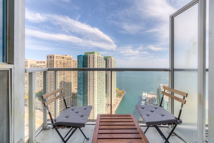 Harbourfront – Lakeview, 3 Bedrooms + Free Parking gallery image 5