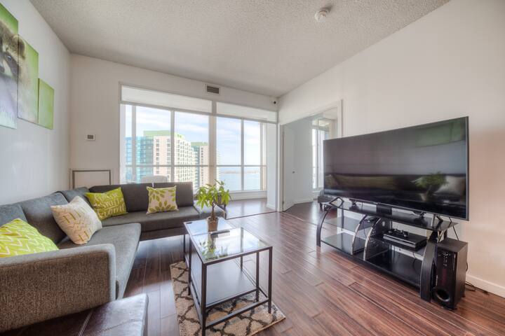 Harbourfront – Lakeview, 3 Bedrooms + Free Parking gallery image 4