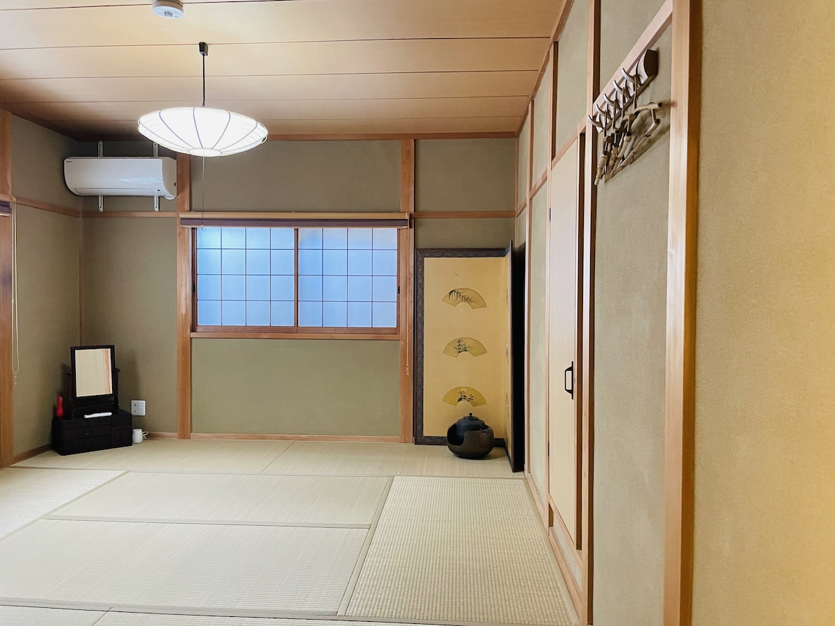 2 F和室 3 （ 8帖 ）/和室3台（日本ベッド3台）