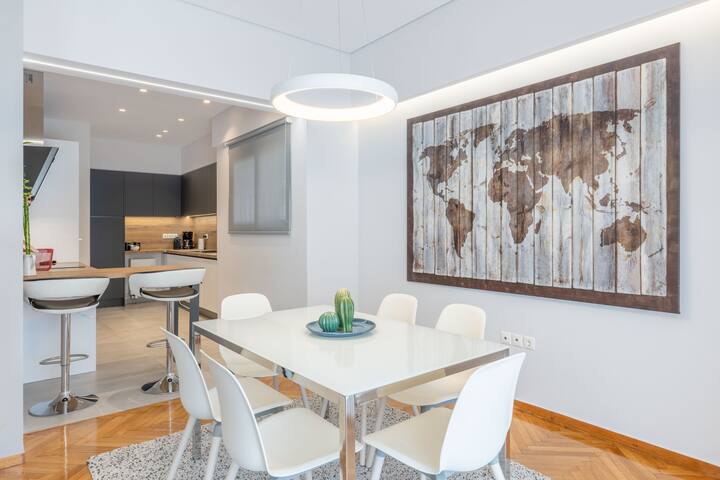 The HostMaster Cosmopolitan Downtown Scent gallery image 5