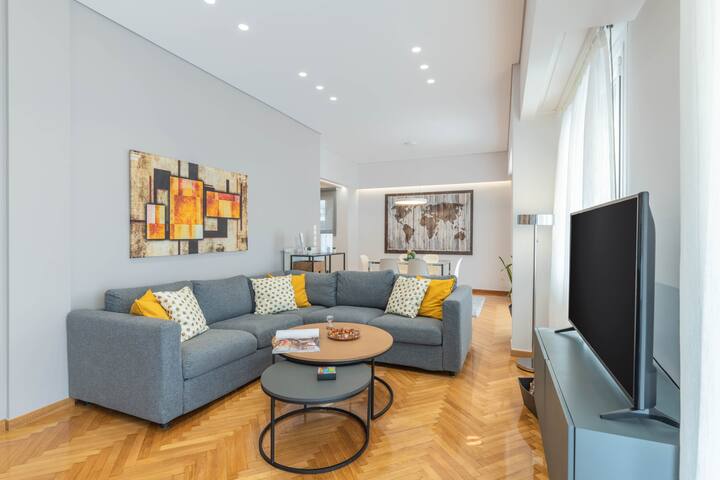 The HostMaster Cosmopolitan Downtown Scent gallery image 2