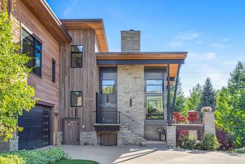 *Christmas Available*Mountain Modern 5 bed/6 bath