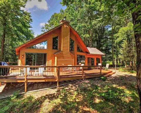 Cozy River Cabin: Crystal Mtn Winter Adventures