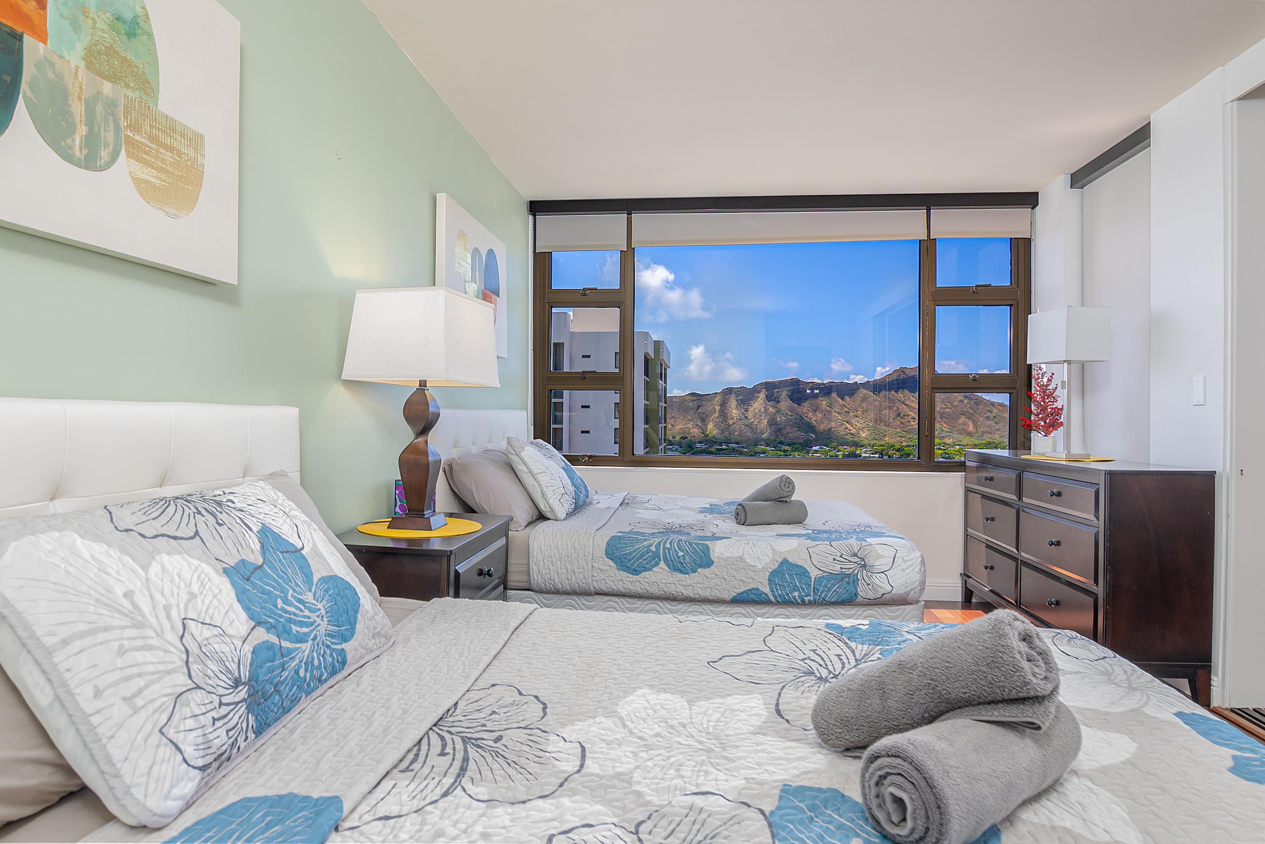 Condo in Honolulu · ★4.85 · 1 bedroom · 3 beds · 1 bath - Image 2
