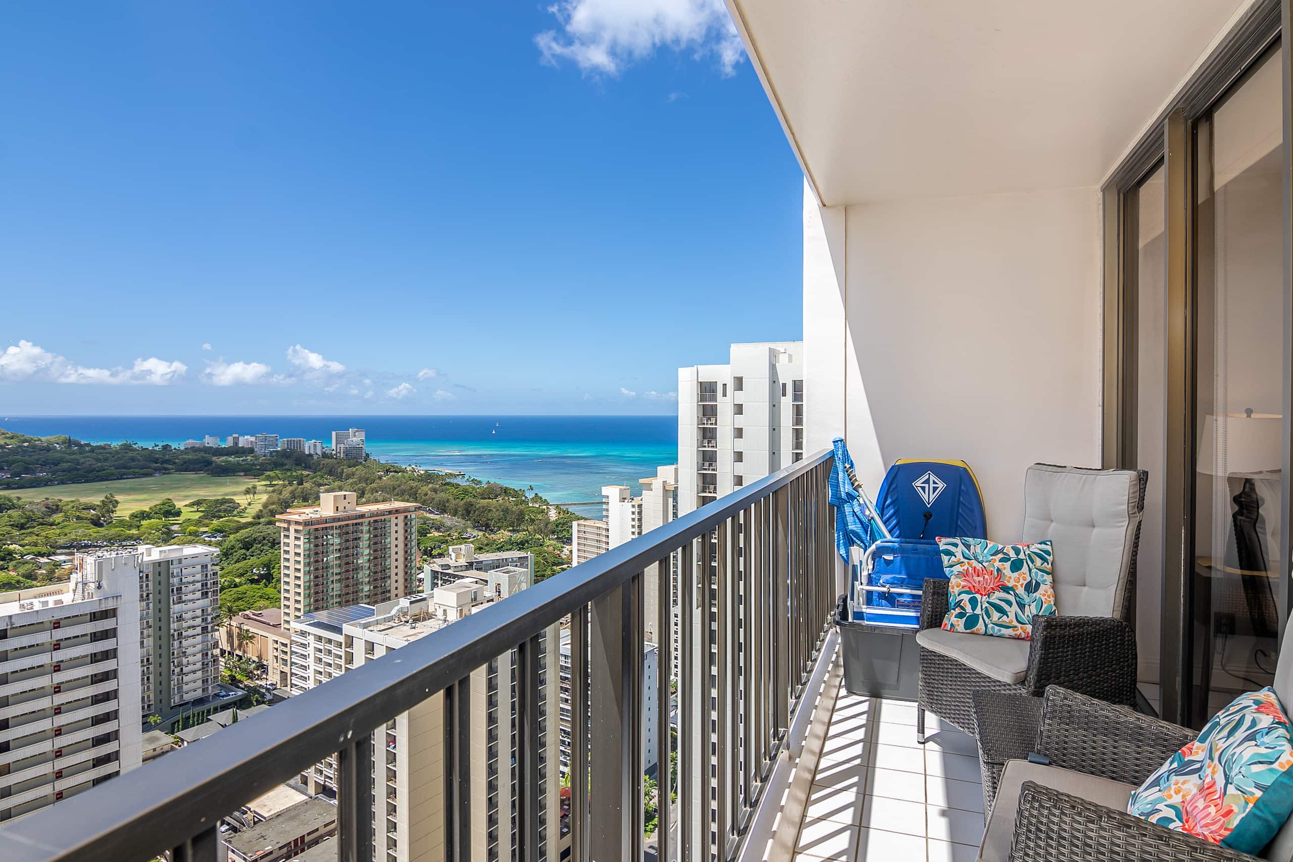 Condo in Honolulu · ★4.85 · 1 bedroom · 3 beds · 1 bath - Image 3