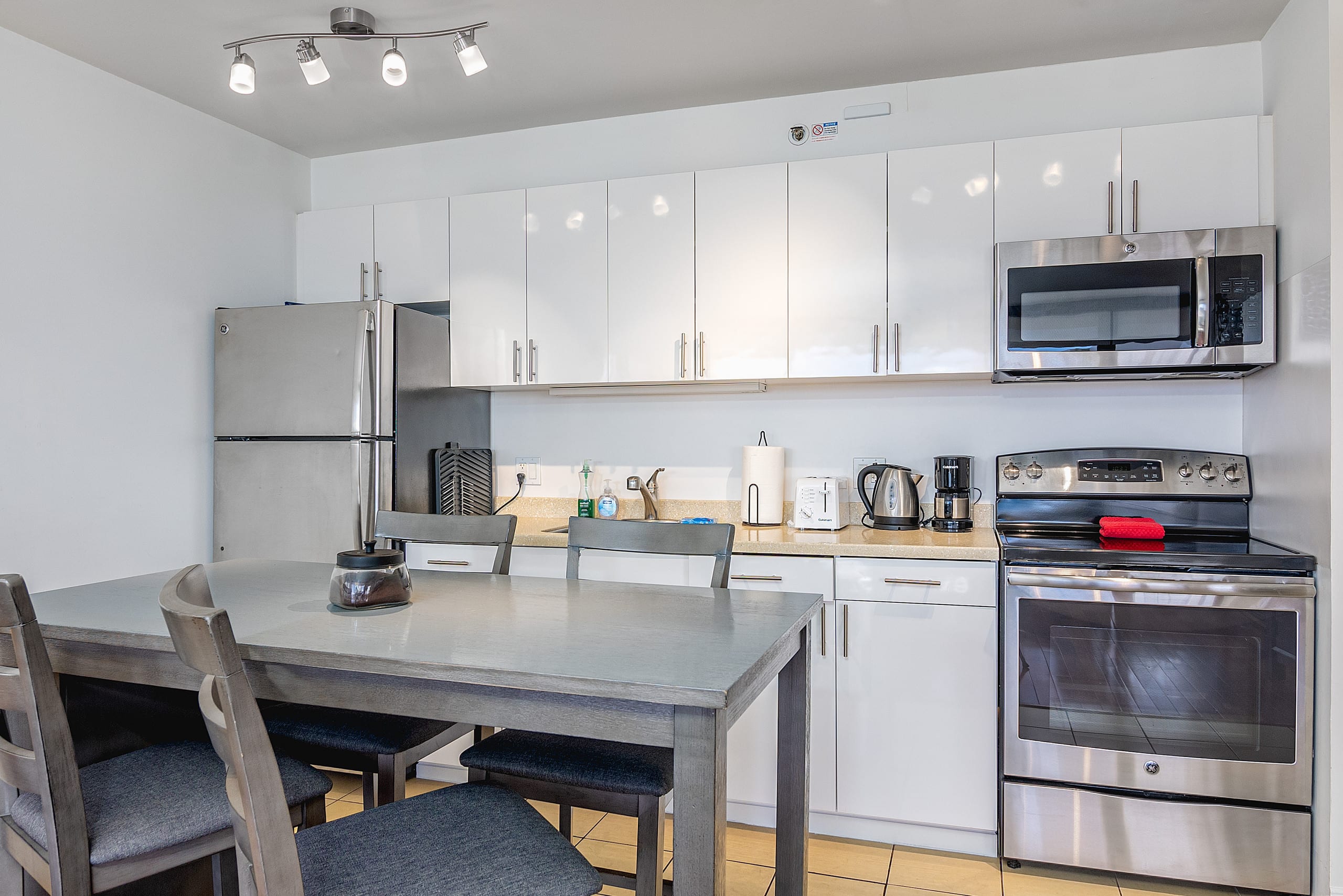 Condo in Honolulu · ★4.85 · 1 bedroom · 3 beds · 1 bath - Image 12