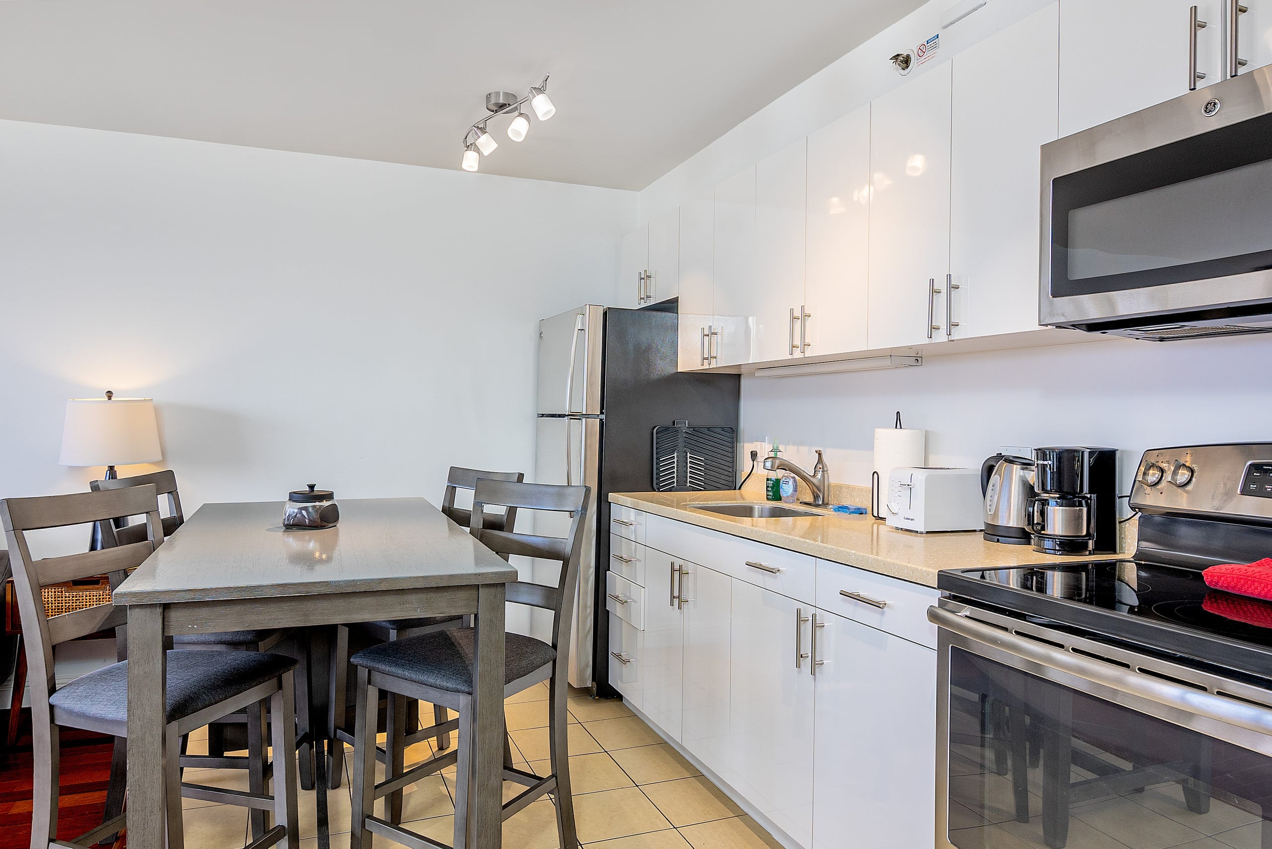 Condo in Honolulu · ★4.85 · 1 bedroom · 3 beds · 1 bath - Image 10