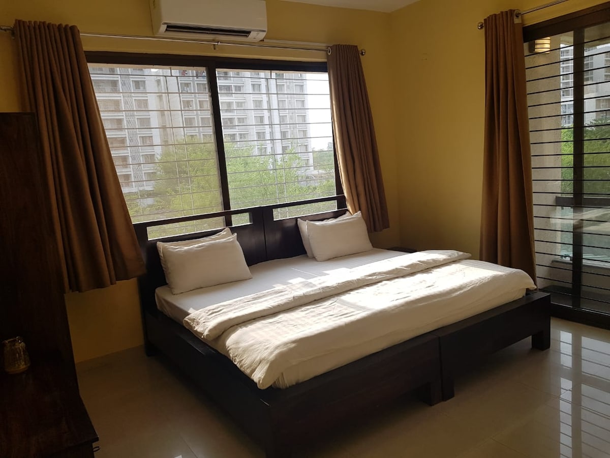 Chumba cha kulala 2 - Kitanda cha Malkia na Bafu ya Kibinafsi.