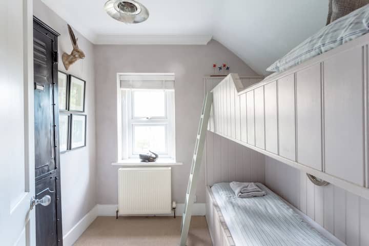 Bunks არა მხოლოდ ბავშვებისათვის . 2’6" ლეიბები