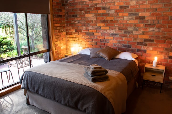 main bedroom downstairs with a queen bed , with an ensuite bathroom+Toilet