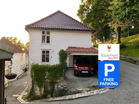 ★ Location, location, location( w Parking) ★