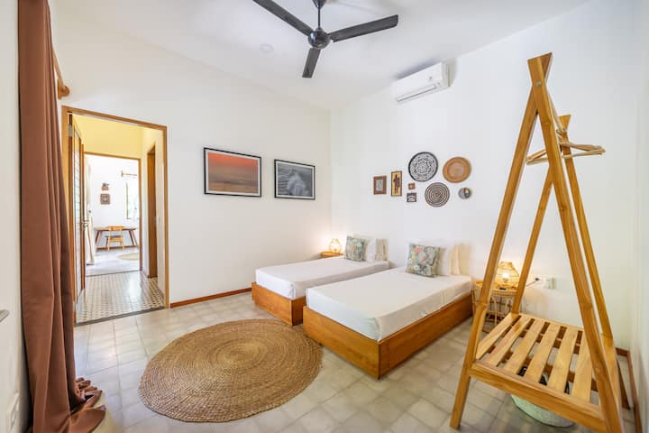 卧室2.床可以连接或分开。风扇+空调