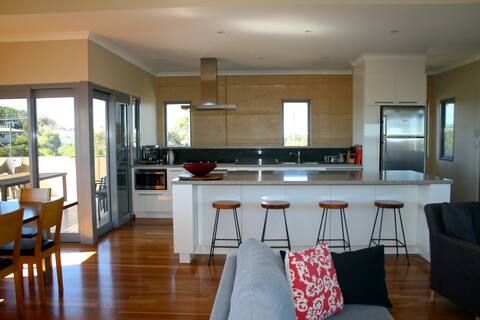 Moore River Escape Guilderton - 360 degree views.