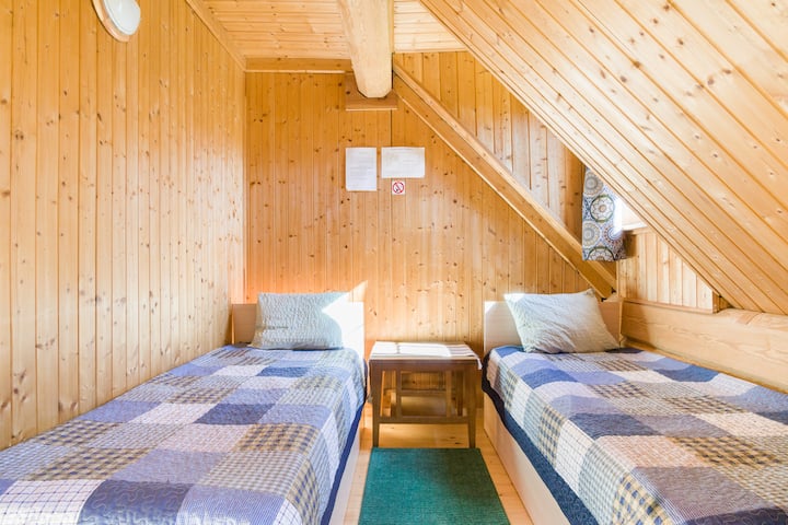 น. 2 ห้องนอนพร้อมเตียงเดี่ยว 2 เตียงบนชั้น 1