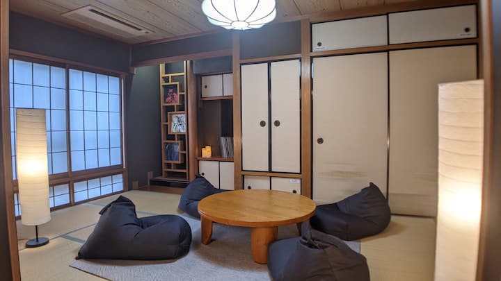 The interior is all DIY by the owner.

All decorations were finished with DIY by the owner's hands.