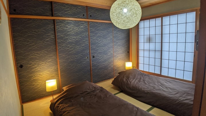 Bed room 3 (Japanese style)

It can be used by up to three people, so it is ideal for families with small children.