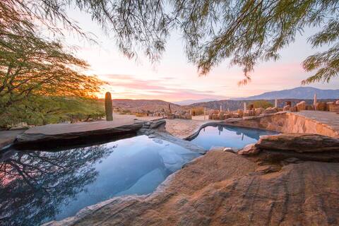 Hilltop Haven: Majestic Views & Tranquil Pool