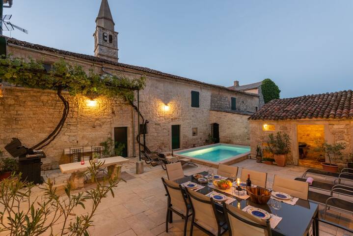 Sunny Step managed Airbnb listing 1